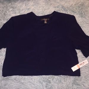 Dark blue short sleeved jacket .